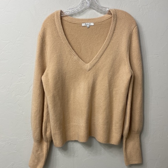 Madewell V- Neck tan sweater size medium - Picture 3 of 9
